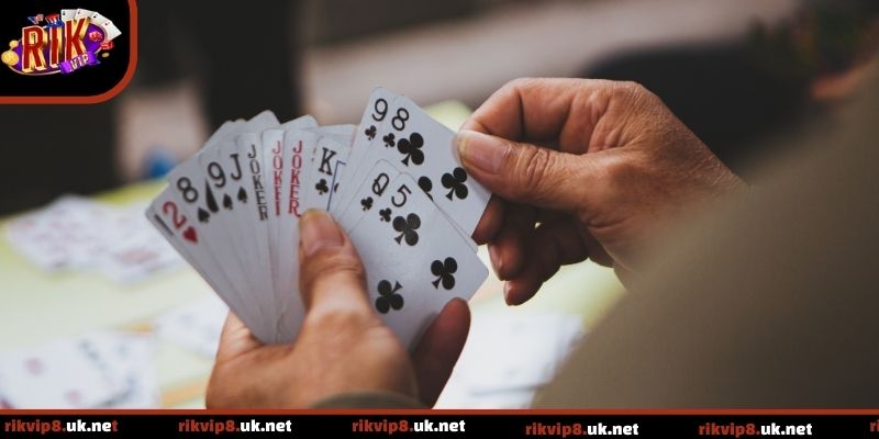 Luật chơi Bài Cào Rikvip đơn giản giúp mọi lứa tuổi đều có thể tham gia